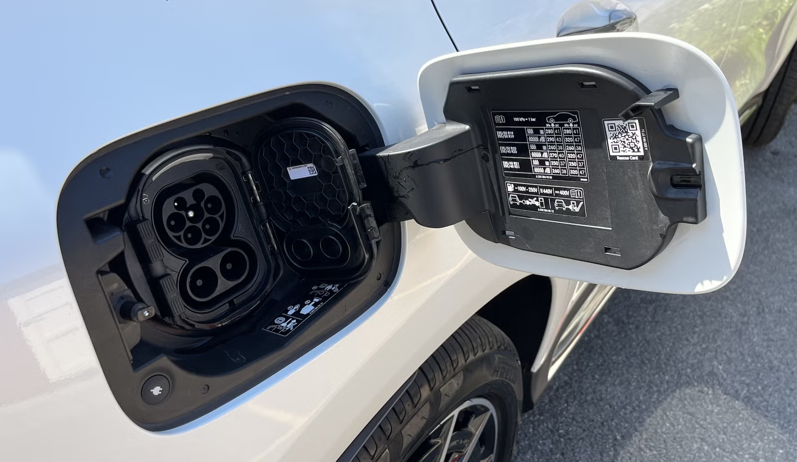 Mercedes-Benz EQC 2021 19