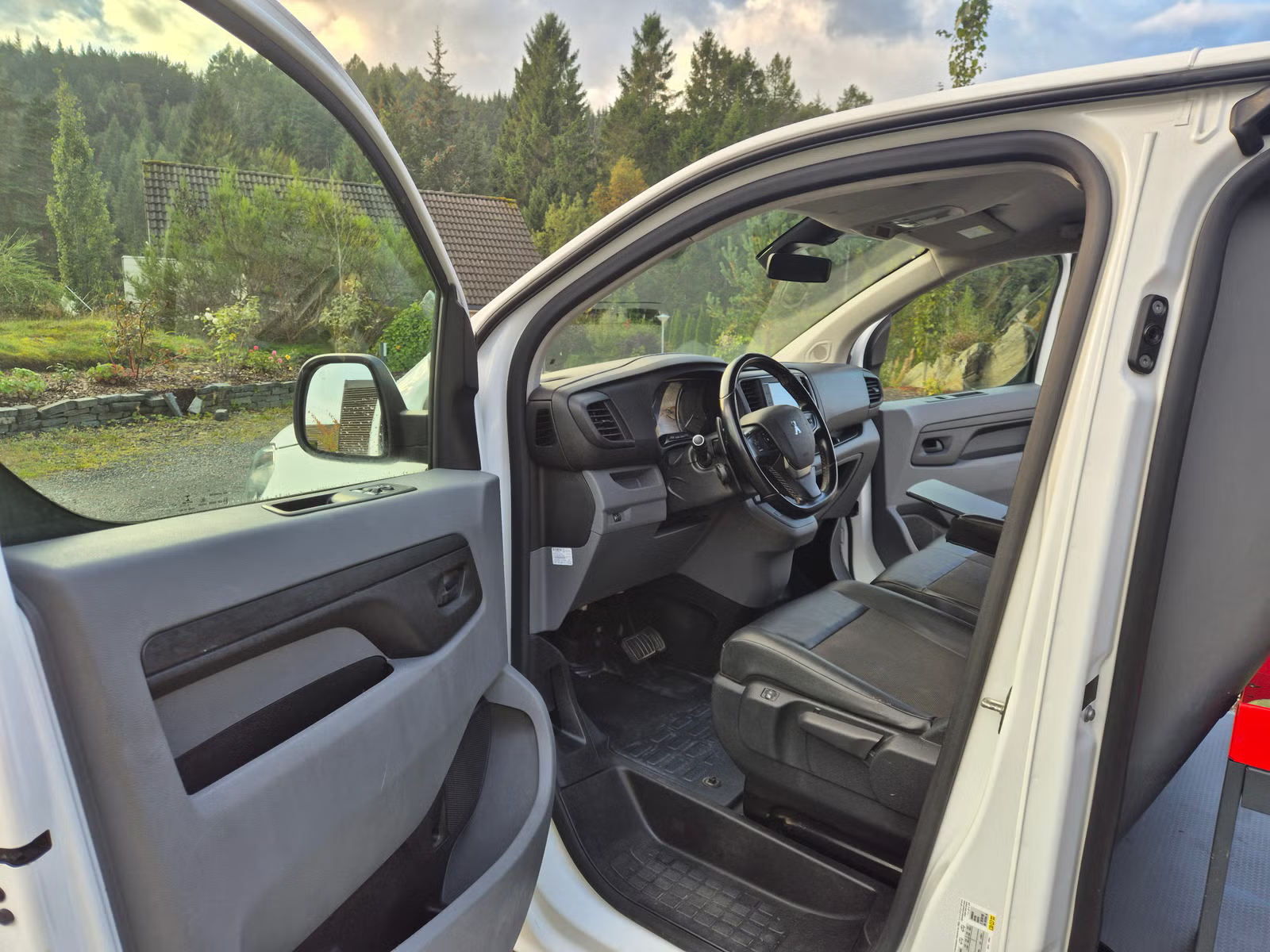 Peugeot Expert Traveller 2020 23