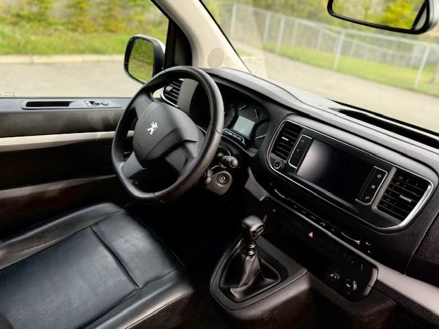 Peugeot Traveller Long 2019 13