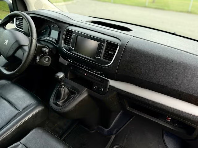 Peugeot Traveller Long 2019 12