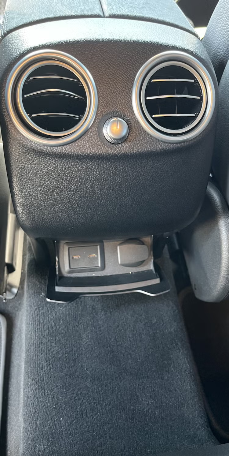 Mercedes-Benz EQC 2021 12