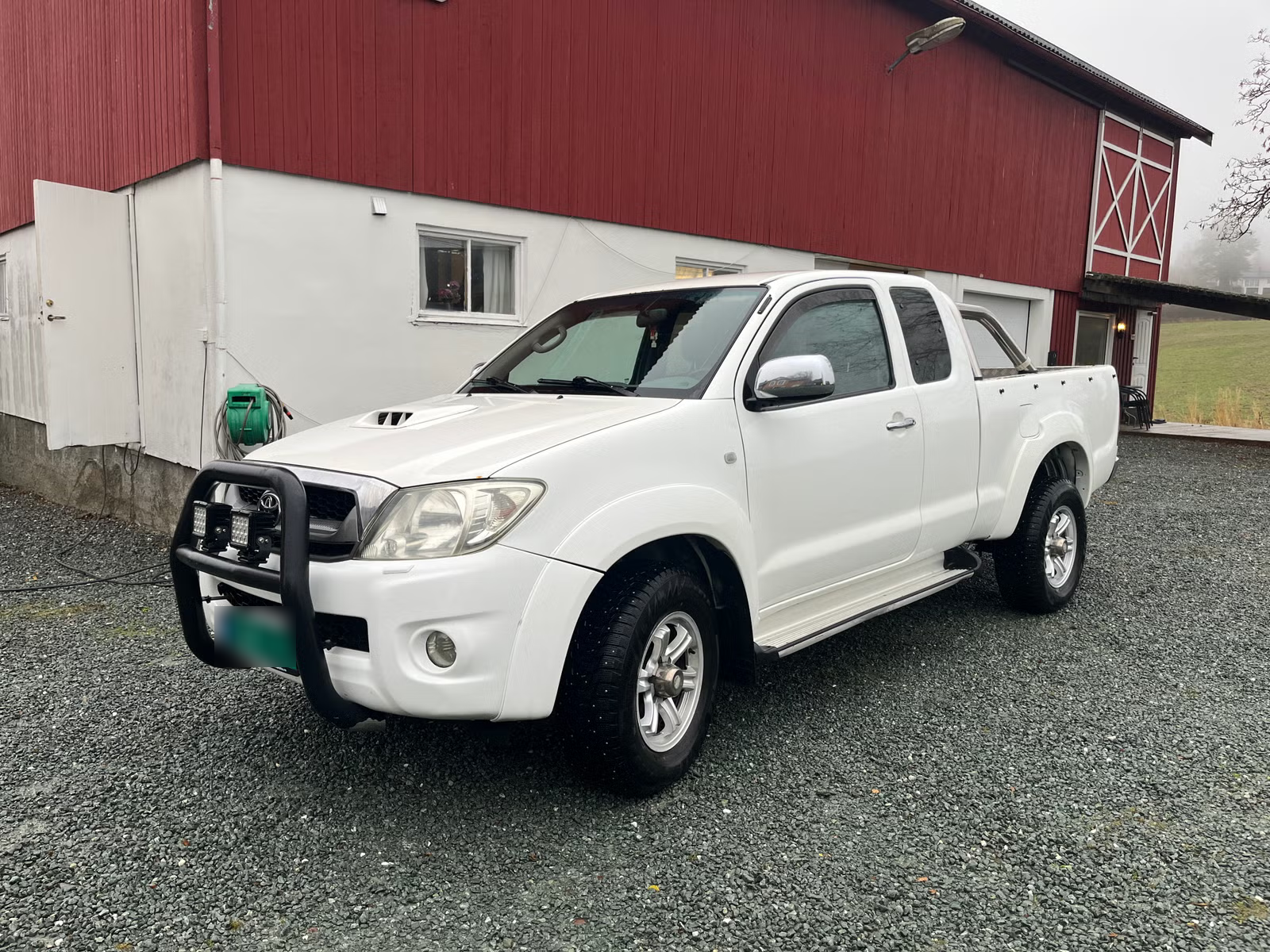 Toyota HiLux 2010 4