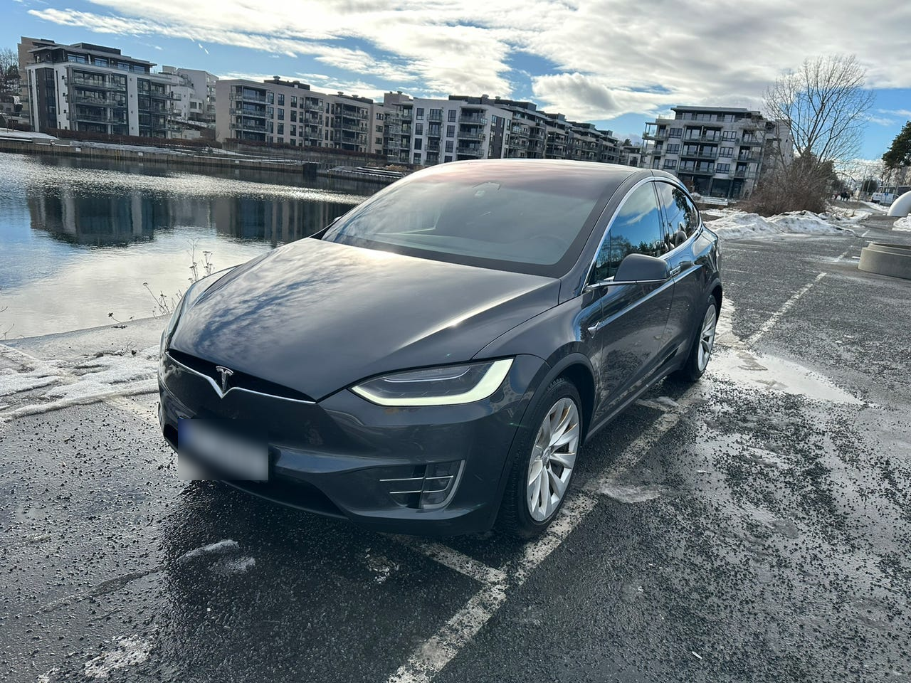 Tesla Model X 2018 8