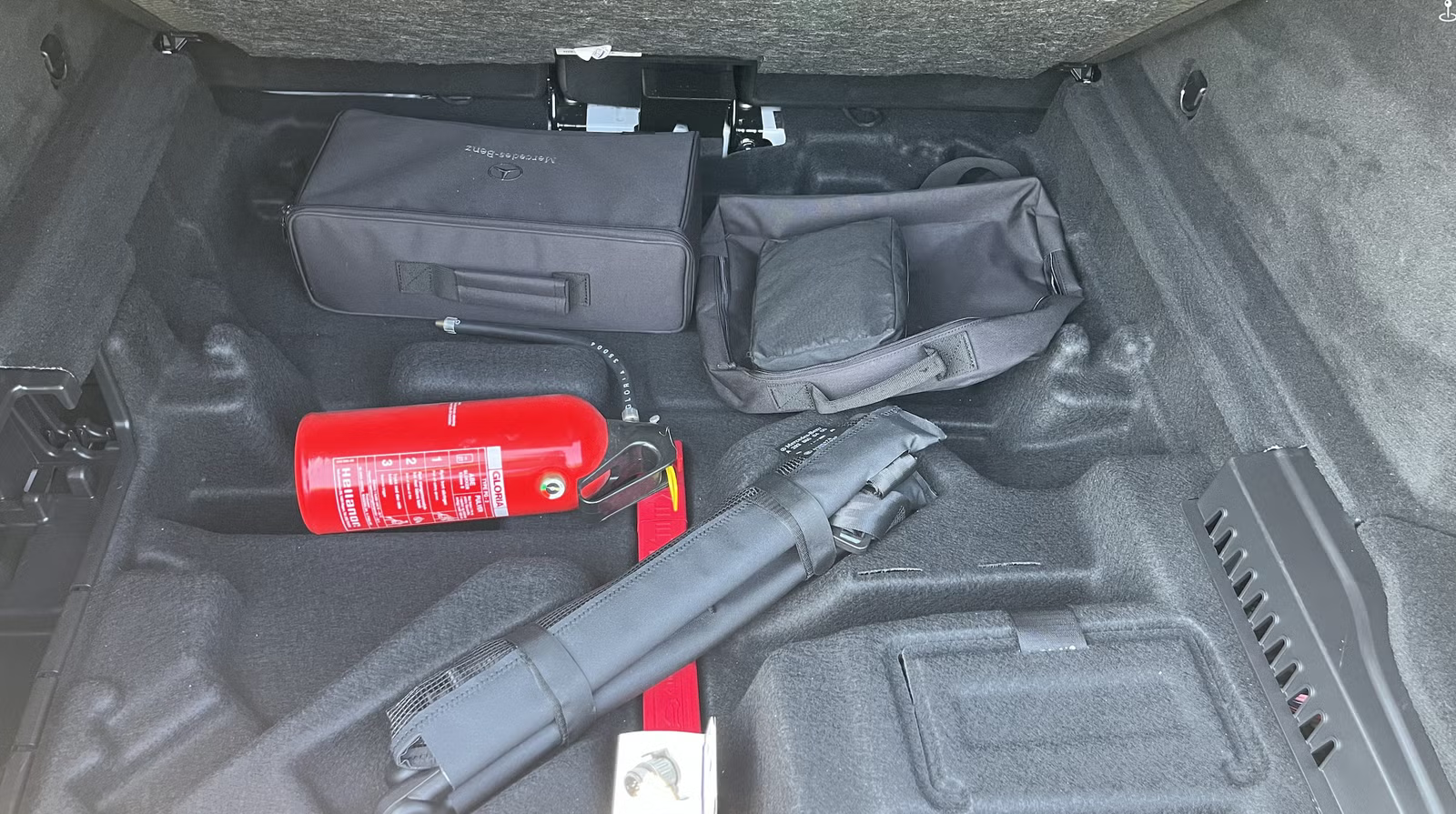 Mercedes-Benz EQC 2021 21