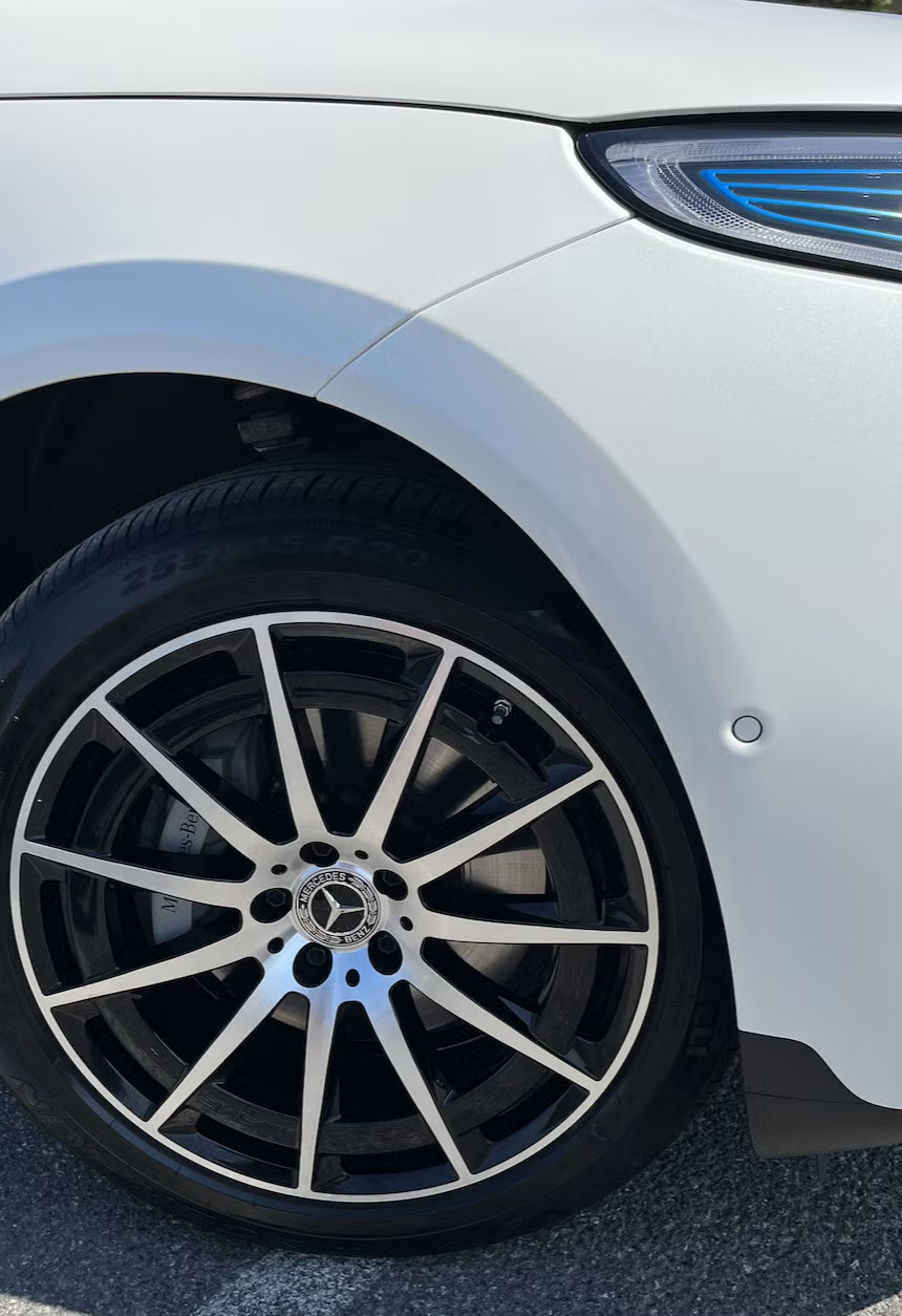 Mercedes-Benz EQC 2021 8