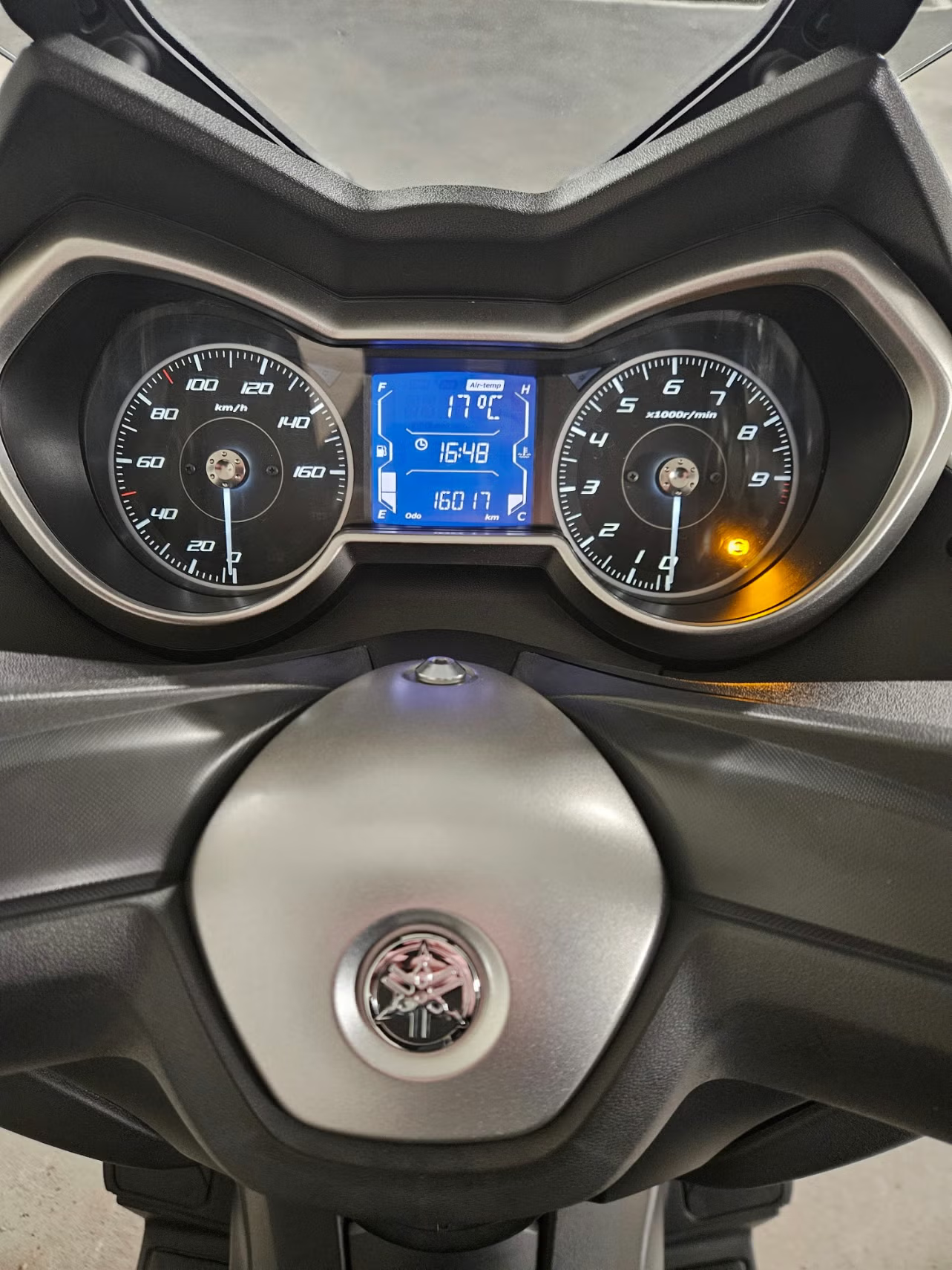 Yamaha X-Max 300 2020 9