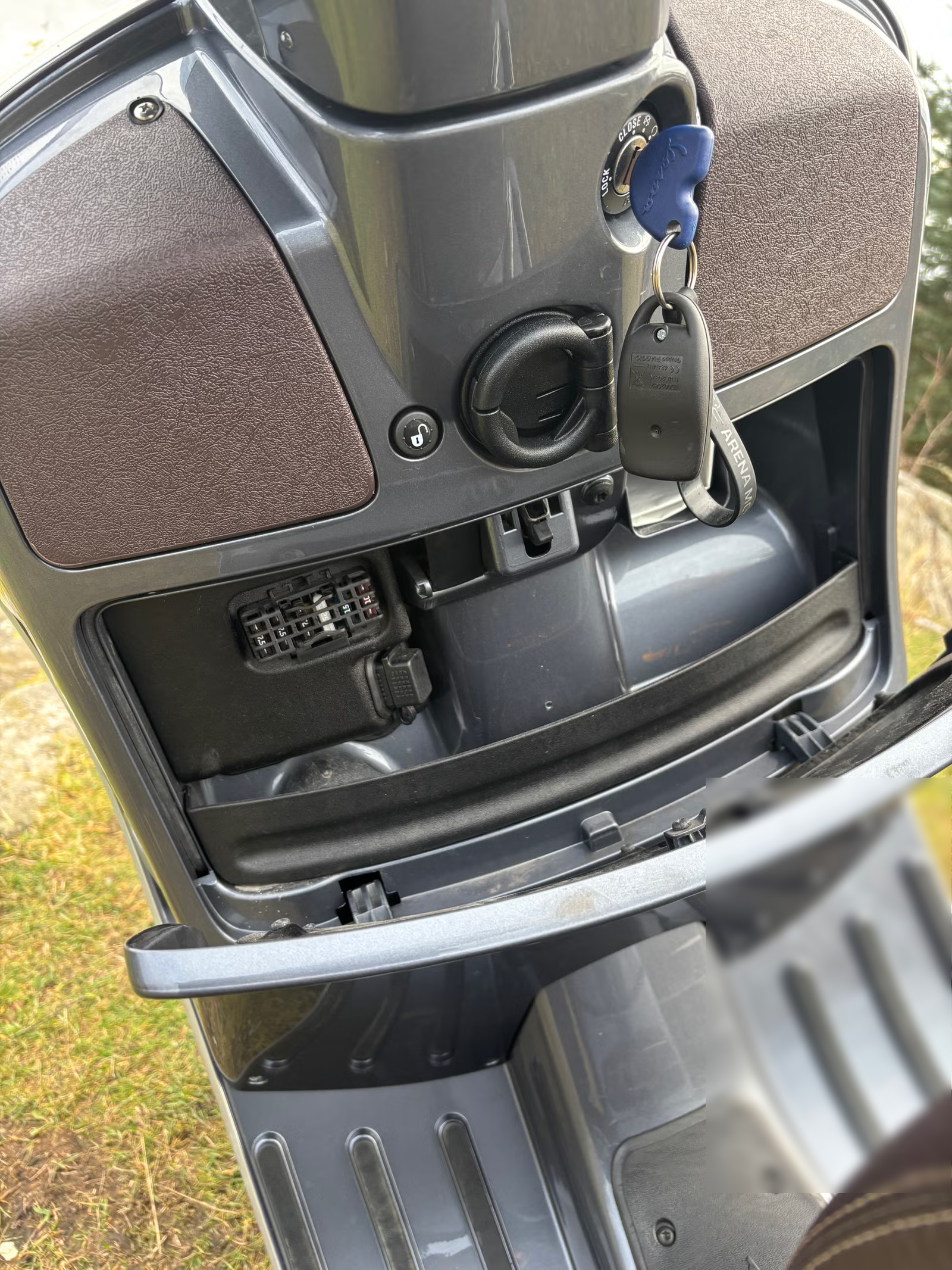 Vespa GTS 300 Touring HPE 2021 12