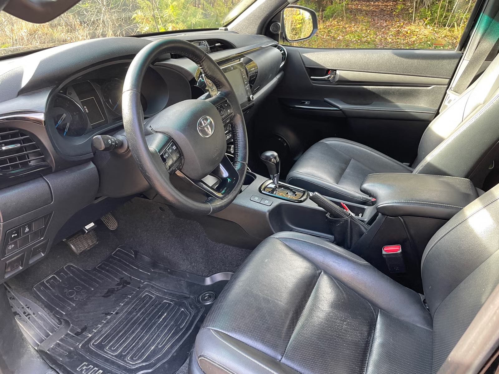 Toyota HiLux 2021 13