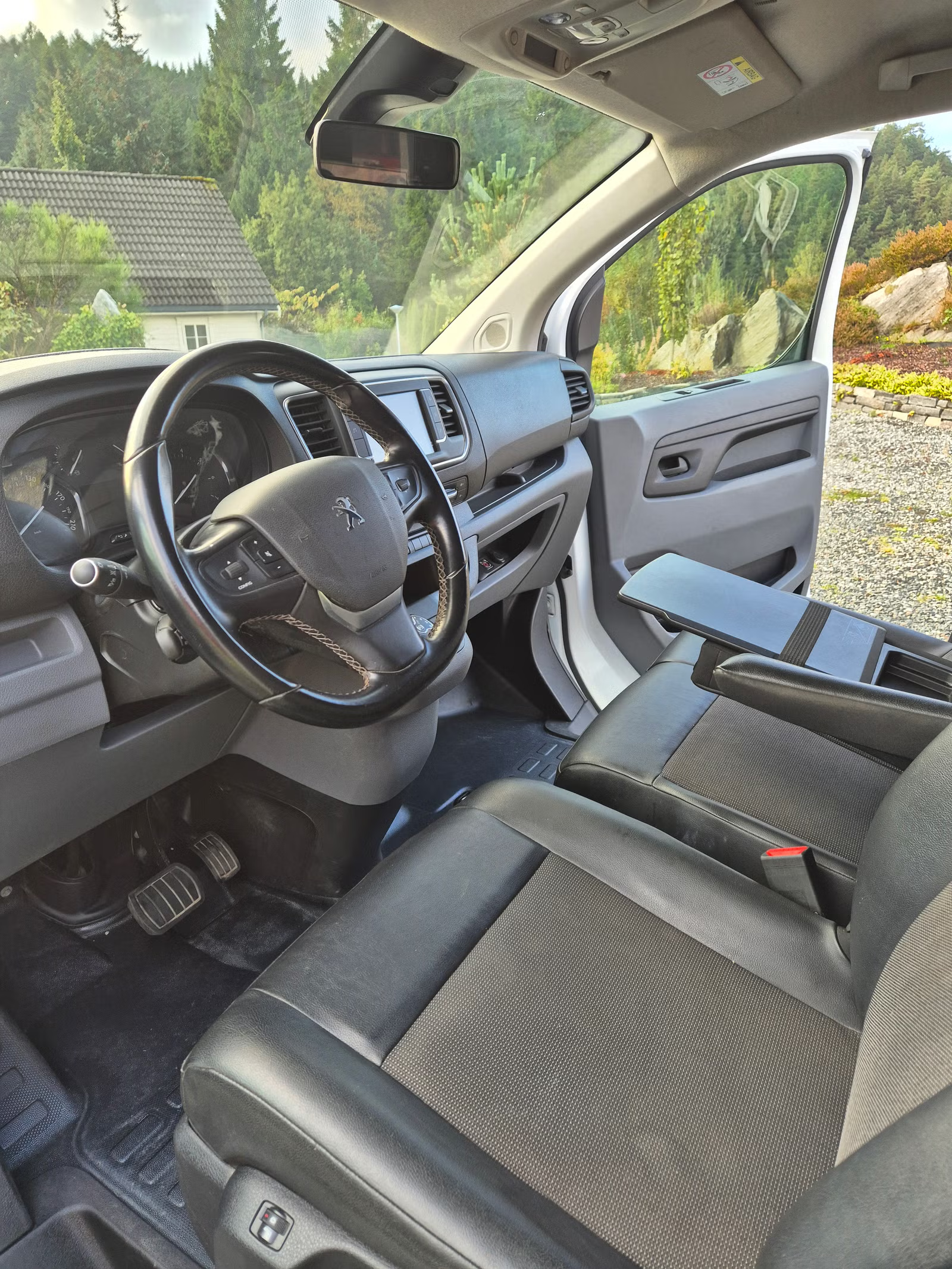 Peugeot Expert Traveller 2020 8