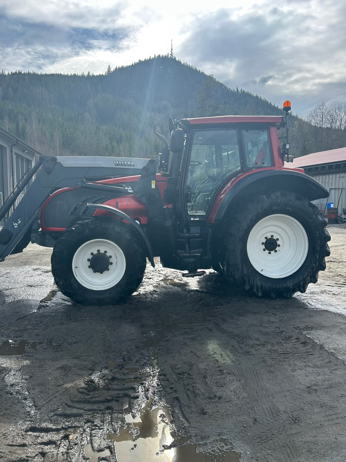 Valtra T202D 2011 1