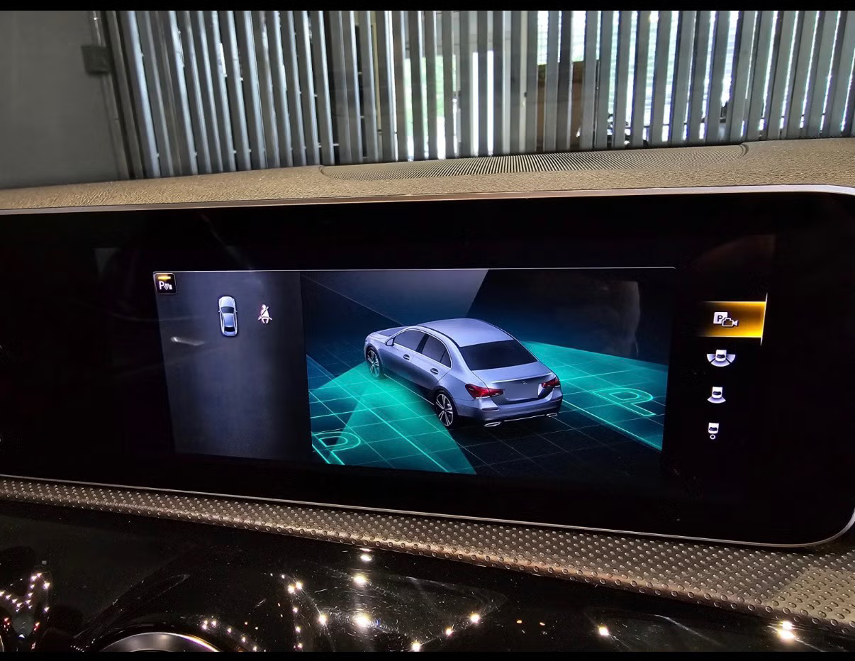 Mercedes-Benz A200 Sedan (AMG) 2019 12