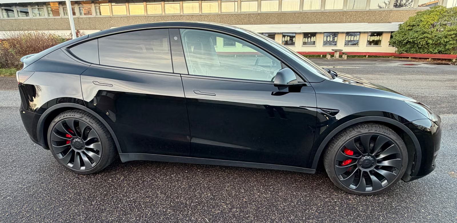 Tesla Model Y Performance 2023 3