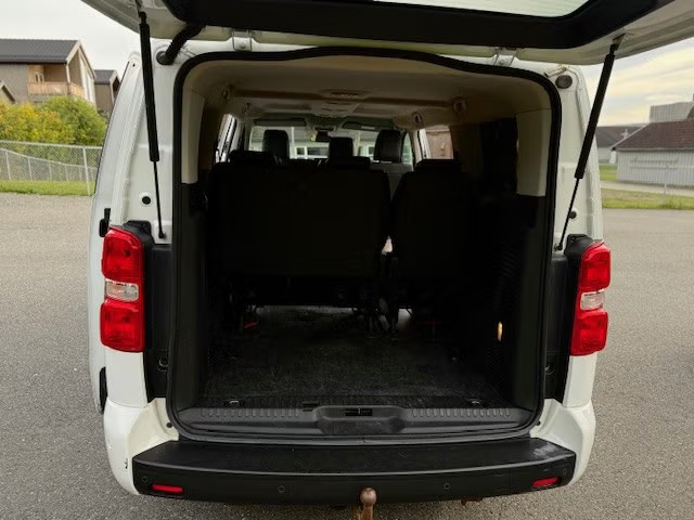 Peugeot Traveller Long 2019 18