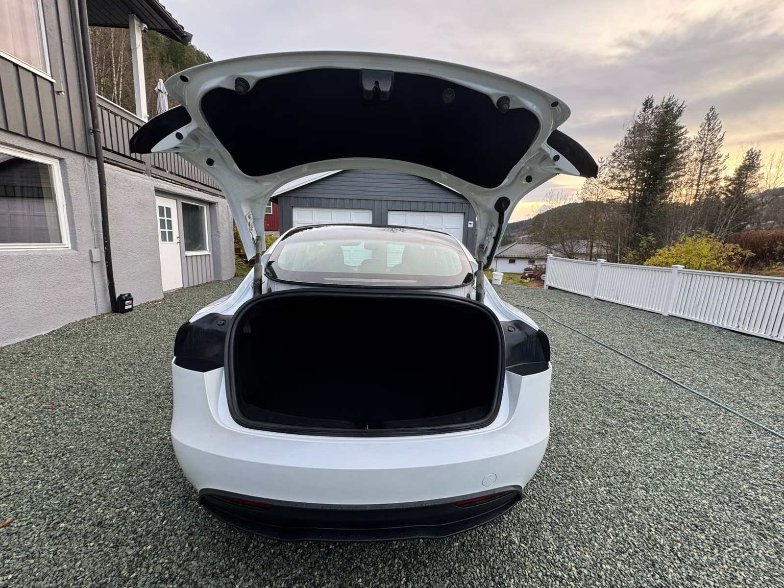 Tesla Model 3 2024 3