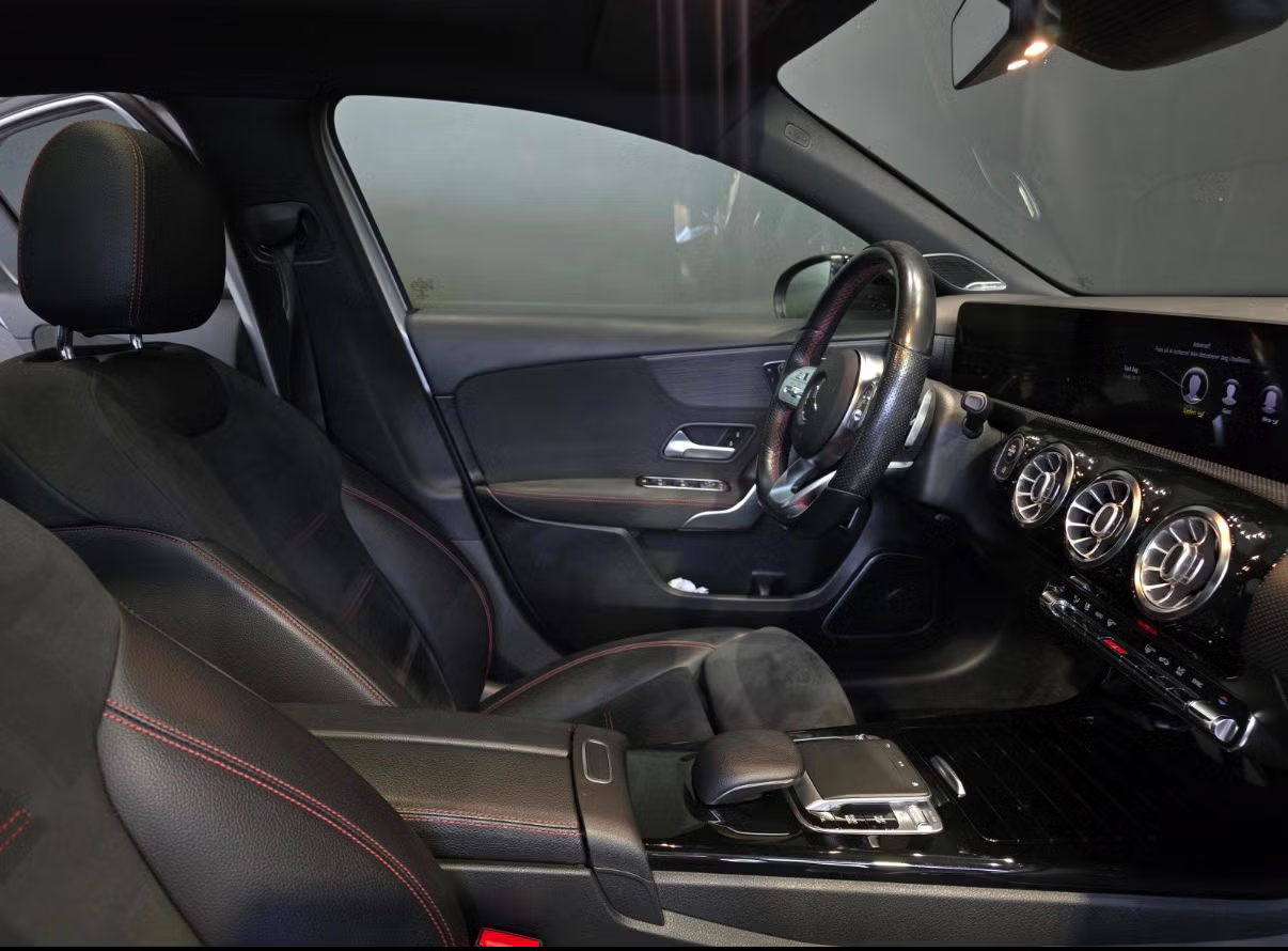 Mercedes-Benz A200 Sedan (AMG) 2019 32