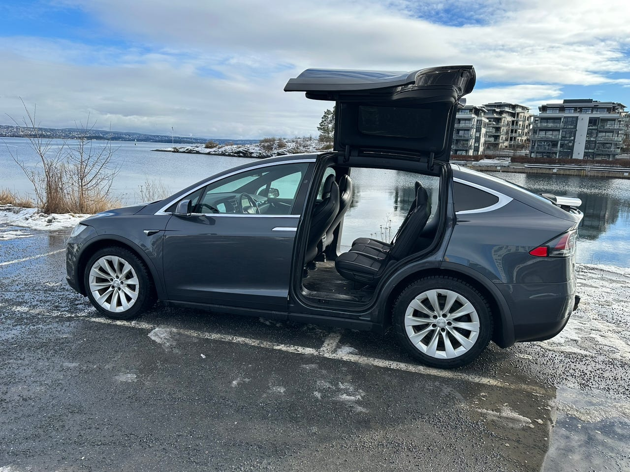 Tesla Model X 2018 10