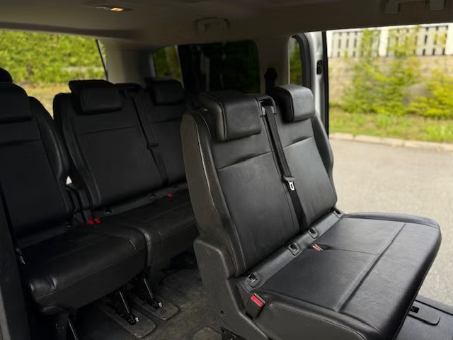 Peugeot Traveller Long 2019 17