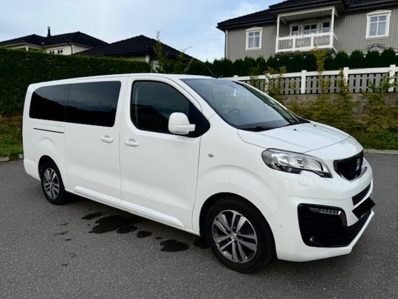 Peugeot Traveller Long 2019 9