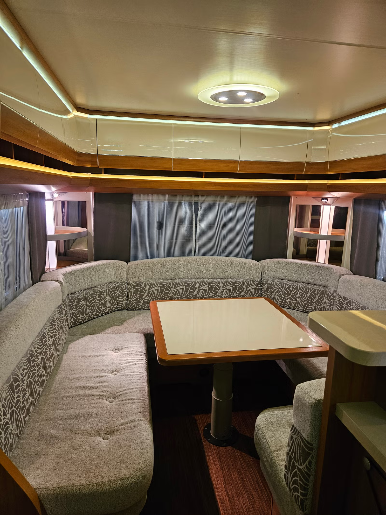 Hobby 560 CFE Excellent 2013 11