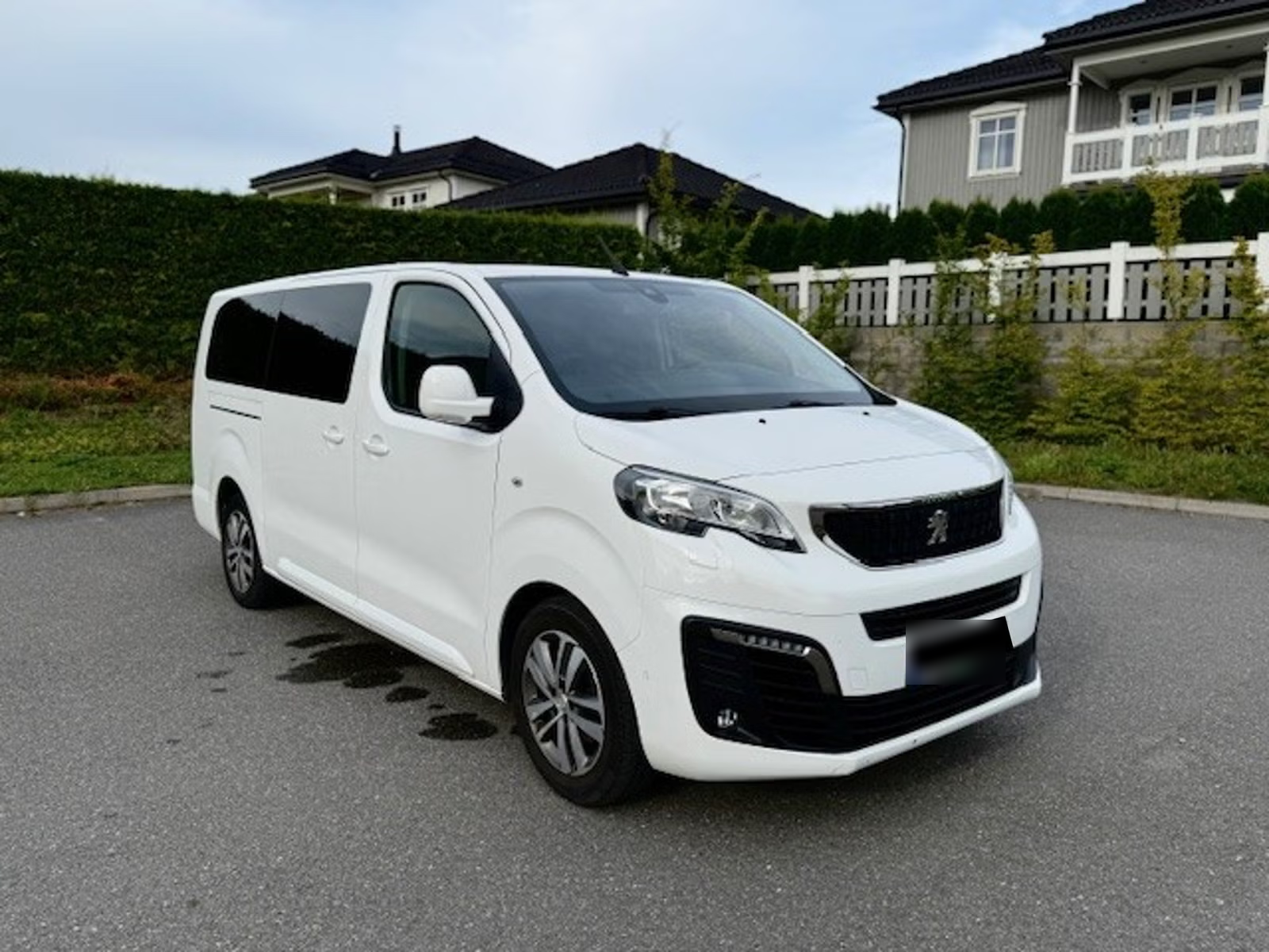 Peugeot Traveller Long 2019 4