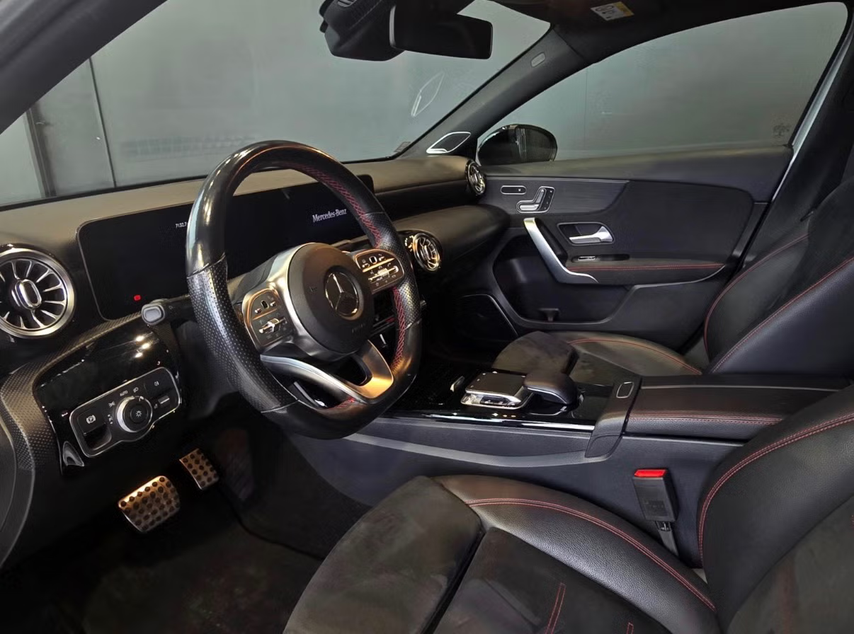 Mercedes-Benz A200 Sedan (AMG) 2019 25