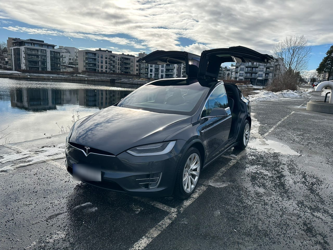 Tesla Model X 2018 13