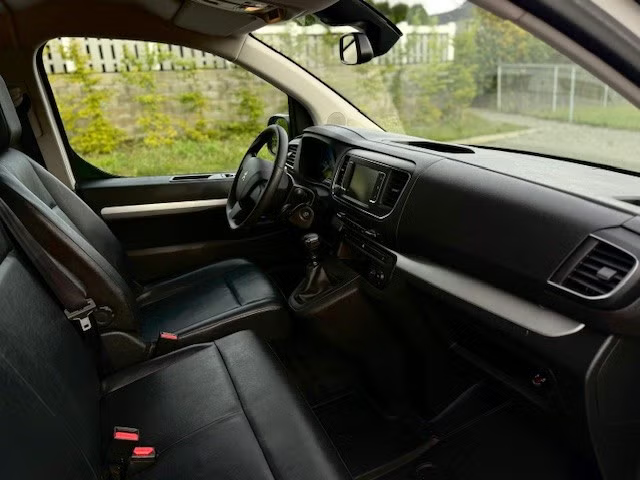 Peugeot Traveller Long 2019 14