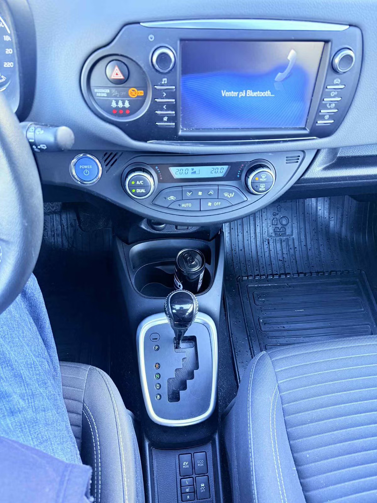 Toyota Yaris 2017 12